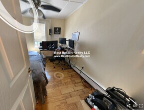 41 Cross St, Unit A in Somerville, MA - Building Photo - Building Photo