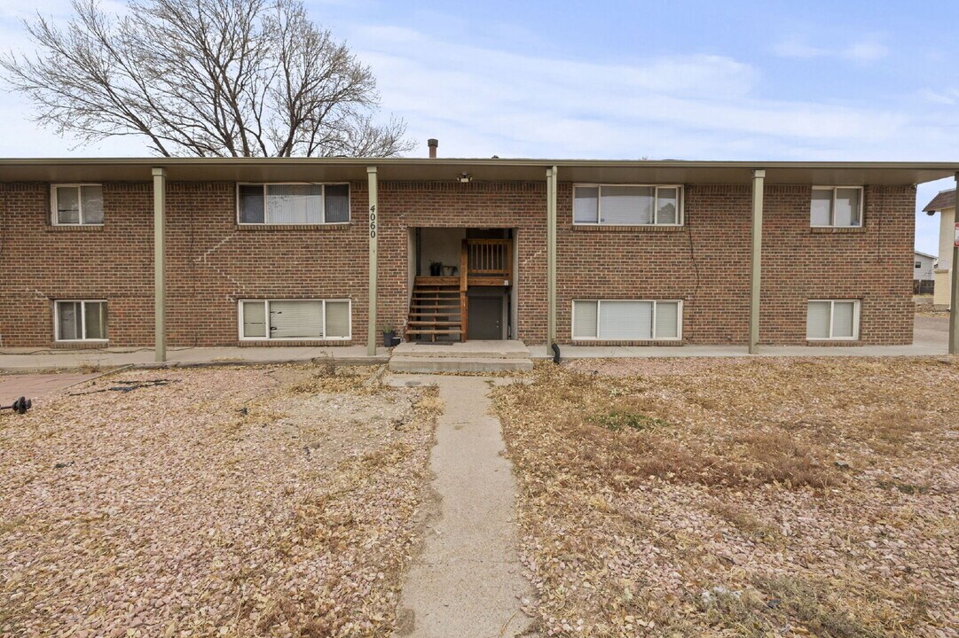 4060 Airport Rd in Colorado Springs, CO - Foto de edificio