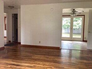 2156 Lombard St in North Bend, OR - Building Photo - Building Photo