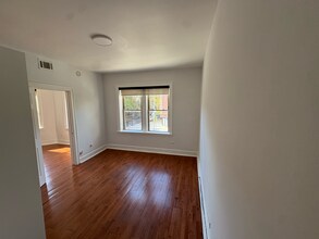 5235 N Damen Ave, Unit 1 in Chicago, IL - Foto de edificio - Building Photo