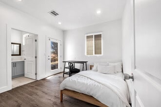 1235 W 37th Pl, Unit 3 in Los Angeles, CA - Foto de edificio - Building Photo