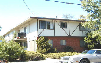 220 College Ave in Palo Alto, CA - Building Photo - Building Photo