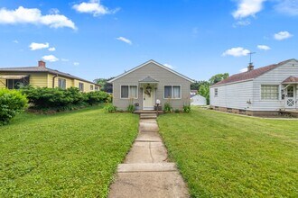 803 S 101st St in West Allis, WI - Building Photo - Building Photo