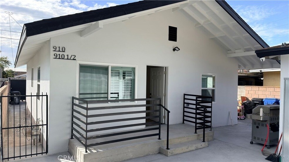 910 E 77th St in Los Angeles, CA - Foto de edificio