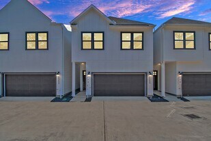 2333 Hoskins Dr in Houston, TX - Building Photo