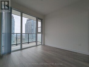 5858 Yonge St in Toronto, ON - Building Photo - Building Photo