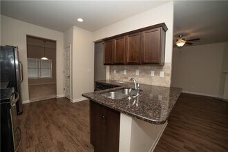 376 Pernell in Hampton, GA - Foto de edificio - Building Photo