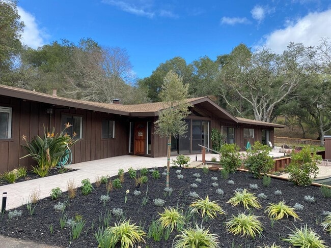 121 Degas Rd in Portola Valley, CA - Building Photo - Building Photo