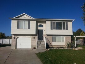 1576 W 1550 S in Woods Cross, UT - Building Photo