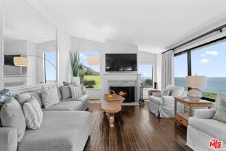 29700 Zuma Bay Way in Malibu, CA - Building Photo - Building Photo