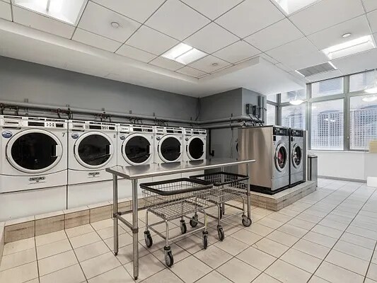 133 E 39th St in New York, NY - Building Photo - Building Photo