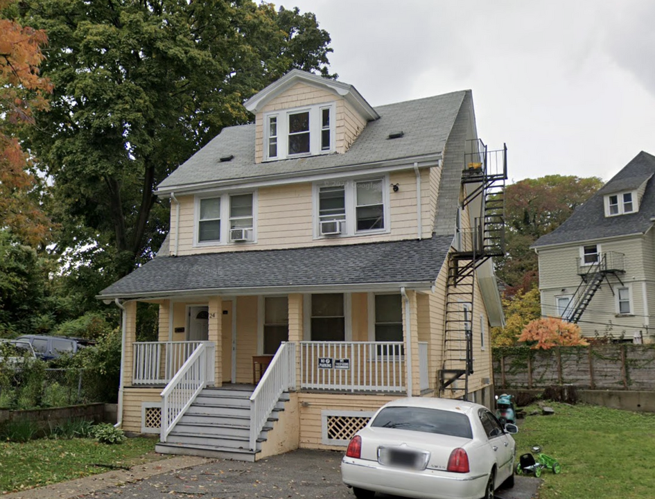 24 Dunreath St in Boston, MA - Foto de edificio