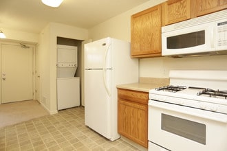 Arbor Lake Apartments in Wyoming, MI - Building Photo - Interior Photo