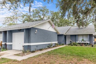 12102 Walden Woods Dr in Orlando, FL - Building Photo