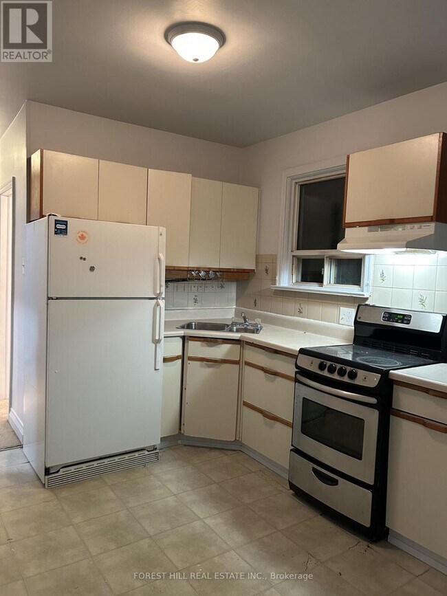 28 Harris Park Dr in Toronto, ON - Building Photo - Building Photo