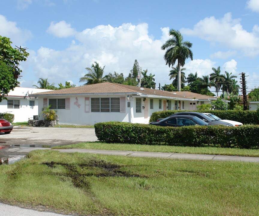 441-447 NE 139 St in Miami, FL - Building Photo