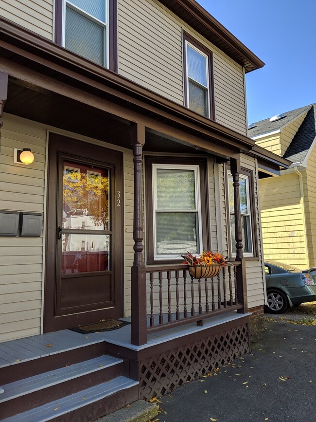 32 W Dane St in Beverly, MA - Foto de edificio - Building Photo