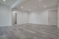 15515 S Vermont -Fully Renovated in Gardena, CA - Foto de edificio - Building Photo