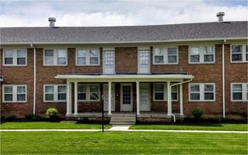 Washington Court Apartments in Indianapolis, IN - Building Photo - Building Photo