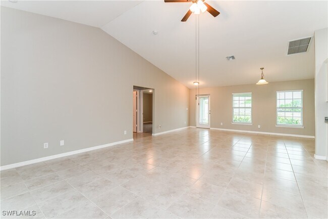 914 NE 13th Pl in Cape Coral, FL - Building Photo - Building Photo