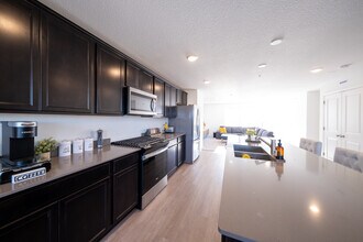 5877 156th Wy in Apple Valley, MN - Building Photo - Building Photo