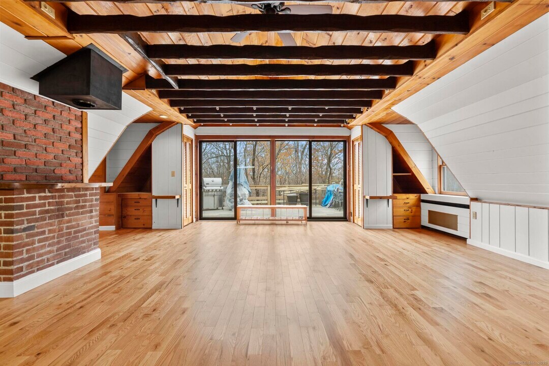 182 Guinea Rd in Stamford, CT - Building Photo