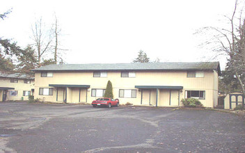 Brentwood Townhomes in Canby, OR - Building Photo - Building Photo