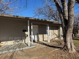 1811 Reever St in Arlington, TX - Building Photo