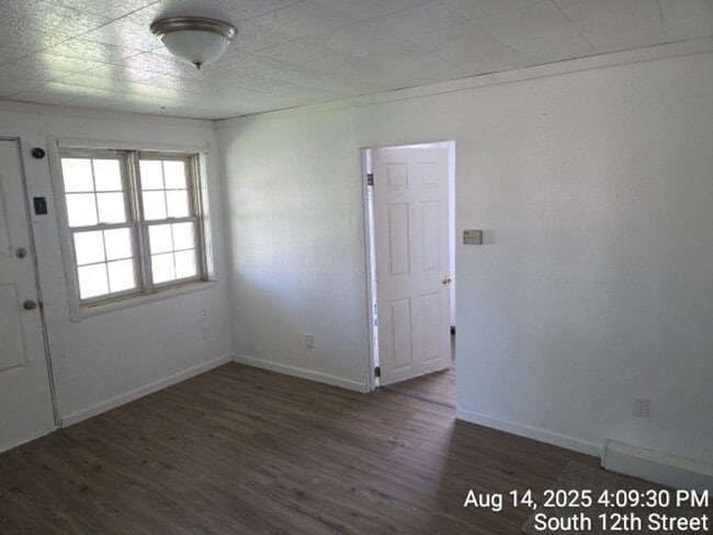 110 S 12th St in Wood River, IL - Building Photo - Building Photo