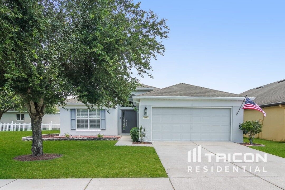 806 Sea Holly Dr in Brooksville, FL - Building Photo