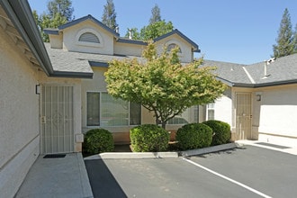 Country Club Estates in Fresno, CA - Building Photo - Building Photo