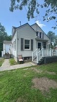 332 Old Loudon Rd in Latham, NY - Building Photo
