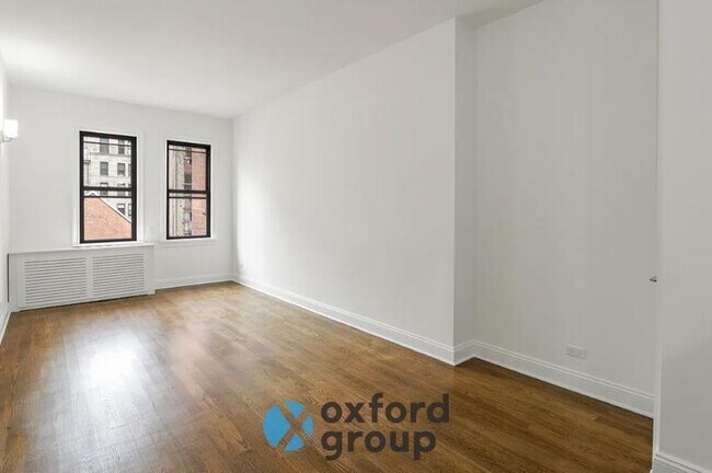 225 W 22nd St in New York, NY - Building Photo - Building Photo