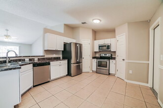 4712 Newbourne Way in Valrico, FL - Building Photo - Building Photo
