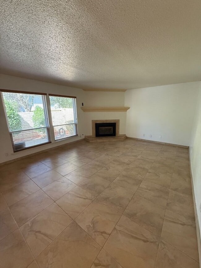 7541 Prairie Rd NE in Albuquerque, NM - Building Photo - Building Photo