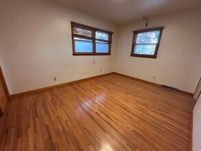 102 S Westview Rd in Andover, KS - Building Photo - Building Photo