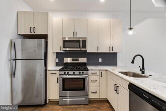 2526 W Girard Ave in Philadelphia, PA - Building Photo - Building Photo