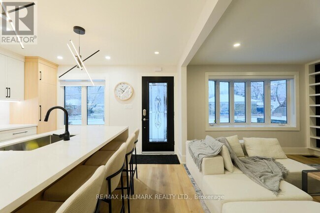 10 Flagstaff Rd in Toronto, ON - Building Photo - Building Photo