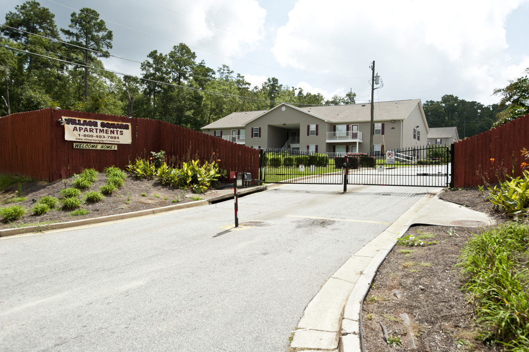 Village Square in Barnesville, GA - Foto de edificio