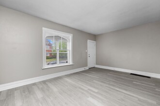 6040 Maple Ave in St. Louis, MO - Foto de edificio - Building Photo