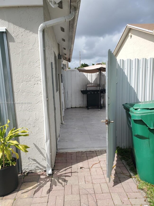 14223 SW 153rd Terrace in Miami, FL - Building Photo - Building Photo