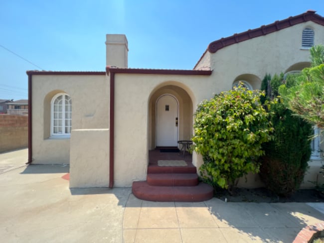 16521 Normandie Ave in Gardena, CA - Foto de edificio - Building Photo