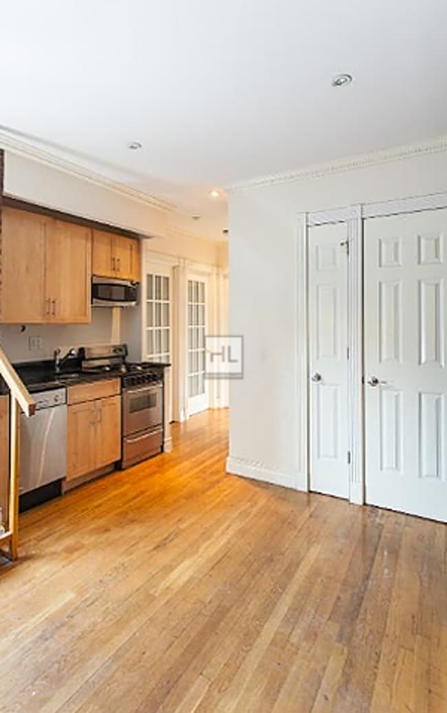 E 13TH ST., Unit 2C in New York, NY - Building Photo - Building Photo