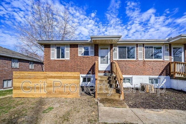 800 NE 68th St in Gladstone, MO - Building Photo - Building Photo