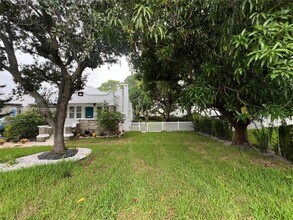 130 SW 1st Ave in Hallandale Beach, FL - Building Photo - Building Photo