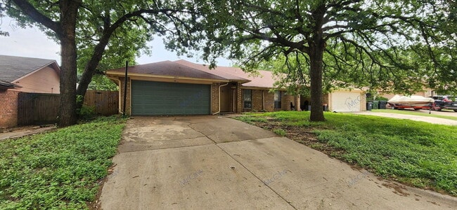property at 2204 Oak Hill Dr