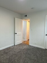 300 E Gregory Blvd in Kansas City, MO - Building Photo - Building Photo