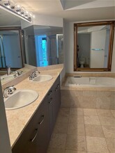 21055 NE 37th Ave, Unit 1707 in Aventura, FL - Building Photo - Building Photo