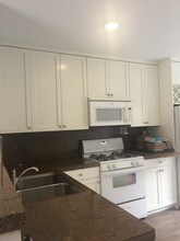 639 4th St, Unit 2 in Hermosa Beach, CA - Building Photo - Building Photo