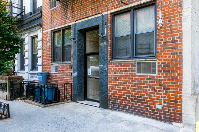 448 E 84th St in New York, NY - Building Photo - Building Photo